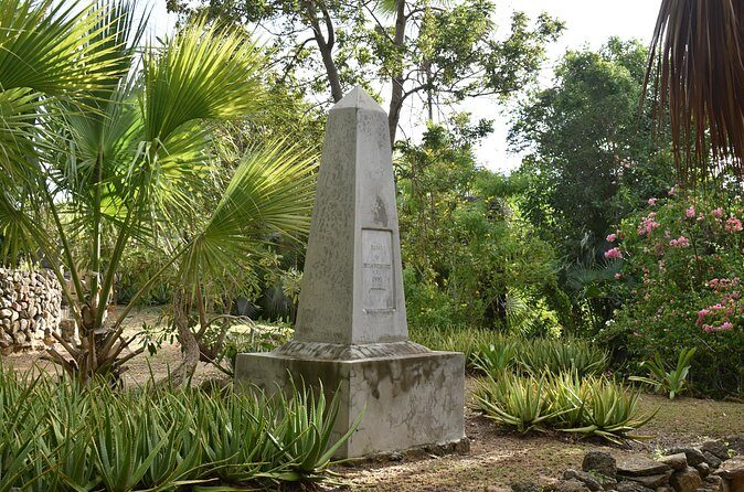 Historical attractions of Alexander Hamillton Mother's Gravesite - Gardens and Alexander Hamilton’s mother burial site: a focused, emotional stop