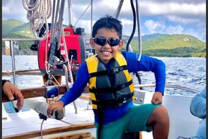 Learn to Sail - Sailing Lessons All Inclusive - After snorkeling: snacks, open bar, and a second water stop
