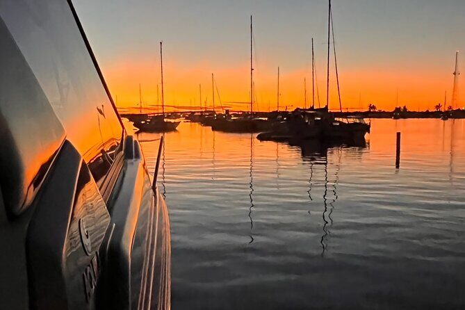 Private Luxury Catamaran Champagne Sunset Cruise - Drinks and snacks: how the included food-and-bar actually helps your group