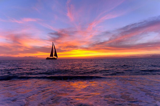 Private Sunset Sail, Open Bar, 12 Guests, Amazing Island Views - Private group size: what you gain (and what you should plan for)